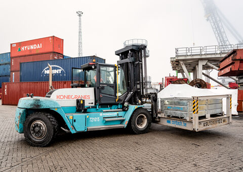 Konecranes forklift lifting goods in a port